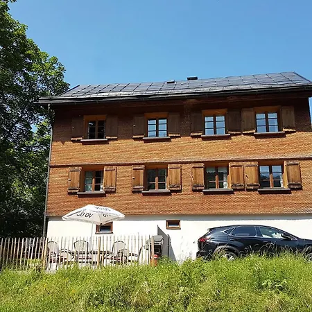 بيت للعطل Alter Pfarrhof Arlberg *